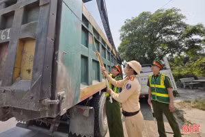 Hà Tĩnh ngăn chặn từ gốc tình trạng xe quá khổ, quá tải