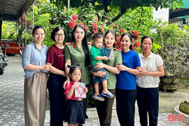 Những “bông hồng thép” tỏa hương trong vườn hoa thi đua yêu nước