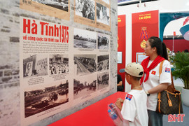 Du khách hào hứng tìm hiểu về Hà Tĩnh tại Triển lãm 80 năm thành tựu đất nước