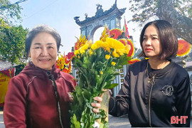 Chuyện những người mưu sinh nơi không gian di sản