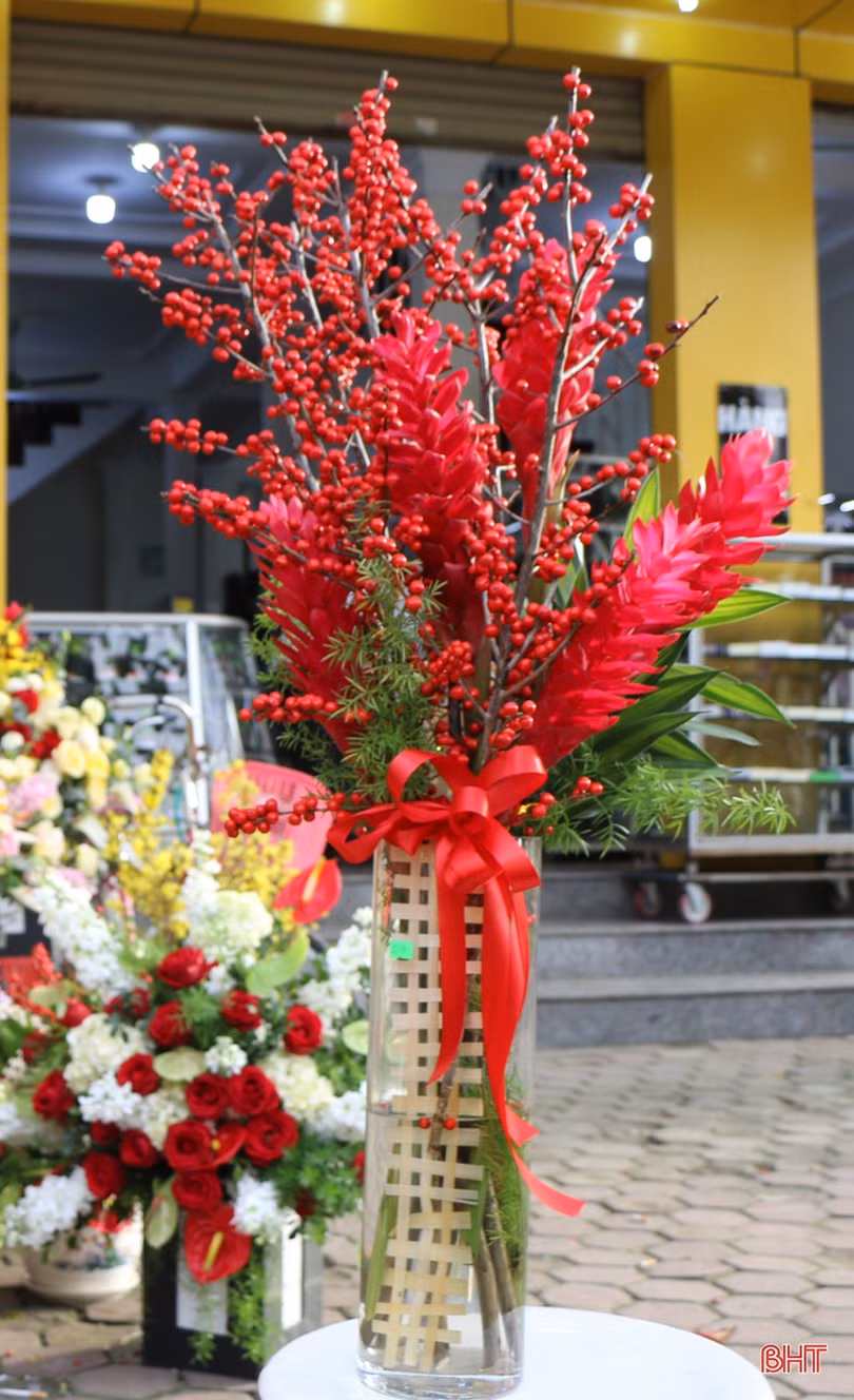 Cận tết, đào đông đỏ, mai Mỹ hàng chục triệu được “săn đón” ở Hà Tĩnh