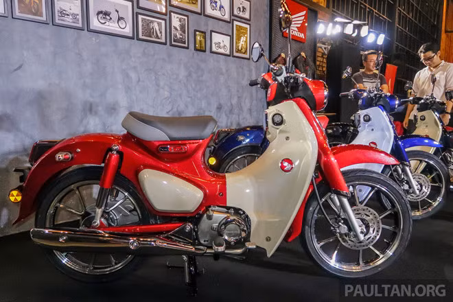 Honda Super Cub C125 2019 ra mắt, đắt ngang xe cao cấp