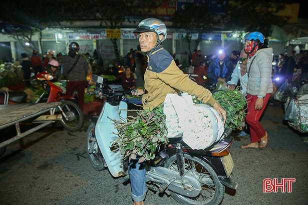 “Đêm trắng” ở chợ đầu mối Hà Tĩnh ngày áp Tết