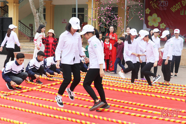 Ấn tượng lễ hội du xuân ở Trường THPT Nguyễn Du
