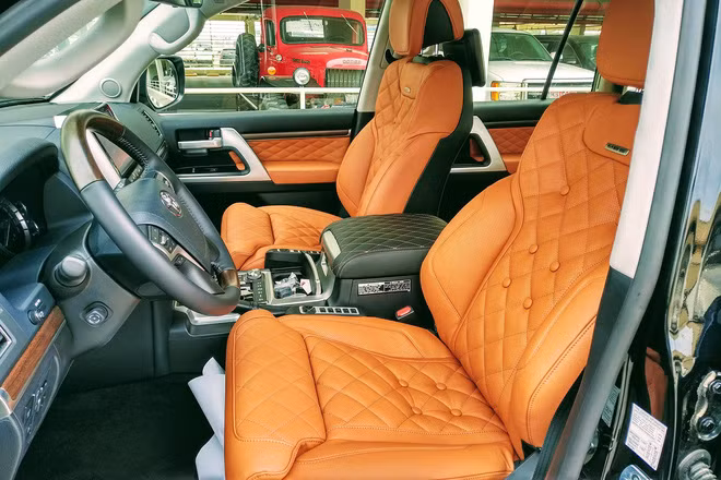 ‘Chuyên cơ’ Toyota Land Cruiser MBS gần 10 tỷ đồng đầu tiên về Việt Nam