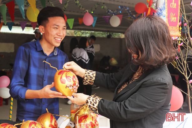 Ấn tượng lễ hội du xuân ở Trường THPT Nguyễn Du