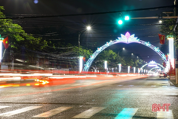 Thành Sen “lên đèn” sẵn sàng chào đón xuân Kỷ Hợi