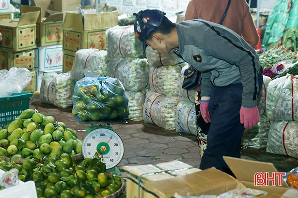 “Đêm trắng” ở chợ đầu mối Hà Tĩnh ngày áp Tết