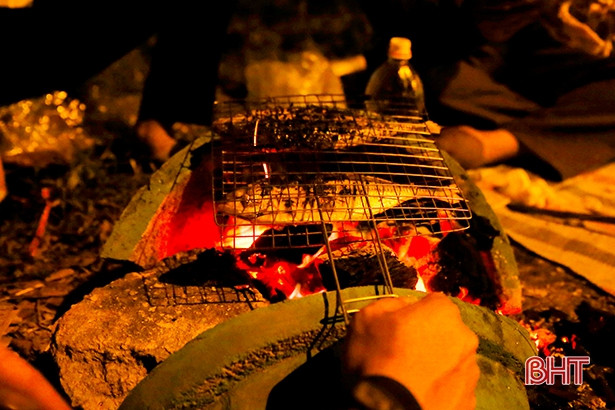 Trắng đêm canh giữ sắc xuân