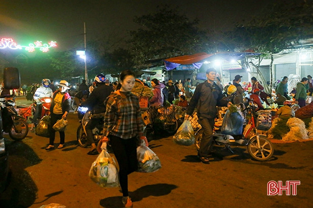 “Đêm trắng” ở chợ đầu mối Hà Tĩnh ngày áp Tết