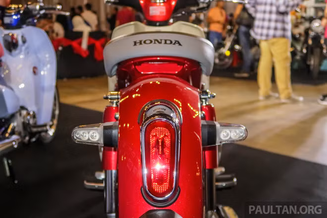 Honda Super Cub C125 2019 ra mắt, đắt ngang xe cao cấp
