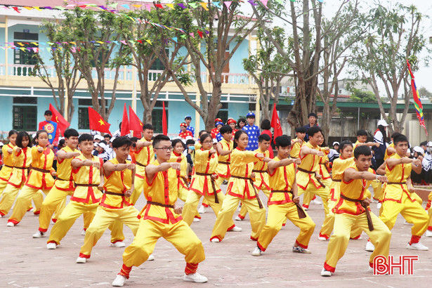 Ấn tượng lễ hội du xuân ở Trường THPT Nguyễn Du