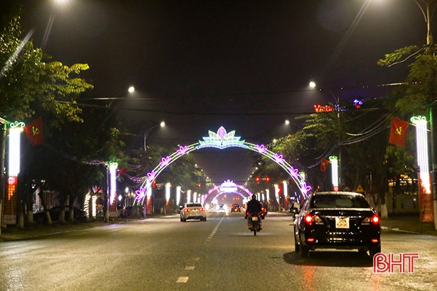 Thành Sen “lên đèn” sẵn sàng chào đón xuân Kỷ Hợi