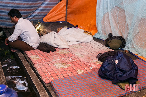 Trắng đêm canh giữ sắc xuân