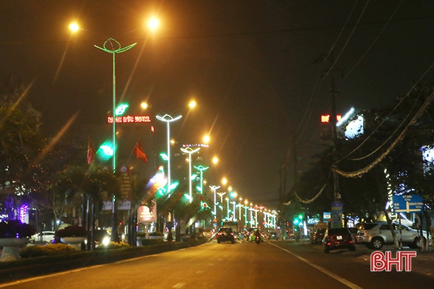 Thành Sen “lên đèn” sẵn sàng chào đón xuân Kỷ Hợi