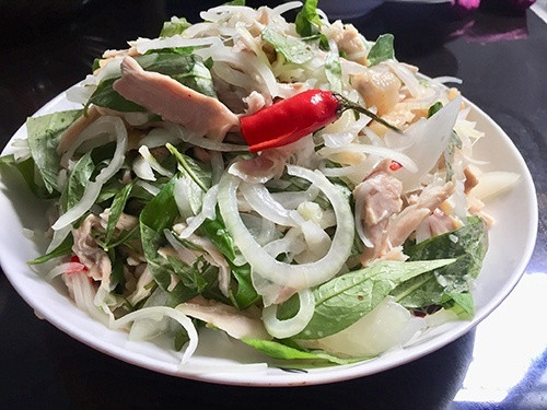Bí quyết làm món nộm gà xé lạ miệng, ăn hết ý