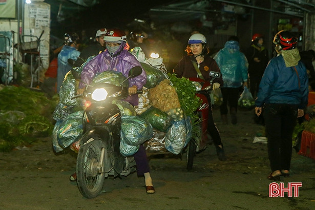 “Đêm trắng” ở chợ đầu mối Hà Tĩnh ngày áp Tết