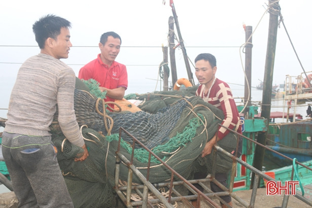 Hối hả những ngày cuối năm ở cảng cá Cửa Sót
