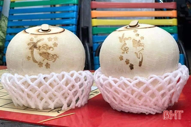 Tách vỏ dừa ngày Tết - “làm dăm bữa, ăn cả tháng”...