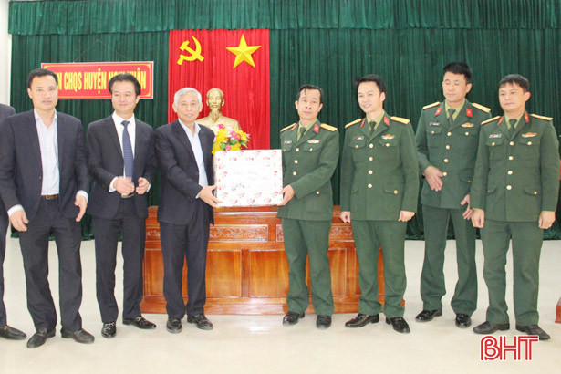 Lãnh đạo tỉnh chúc tết đối tượng chính sách, hộ nghèo