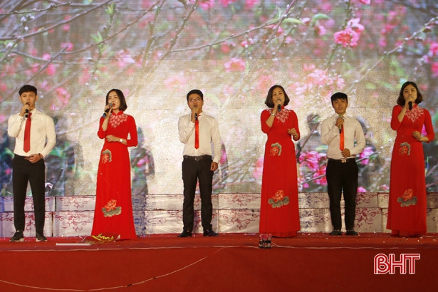 Đặc sắc đêm nghệ thuật “Sắc xuân dâng Đảng”