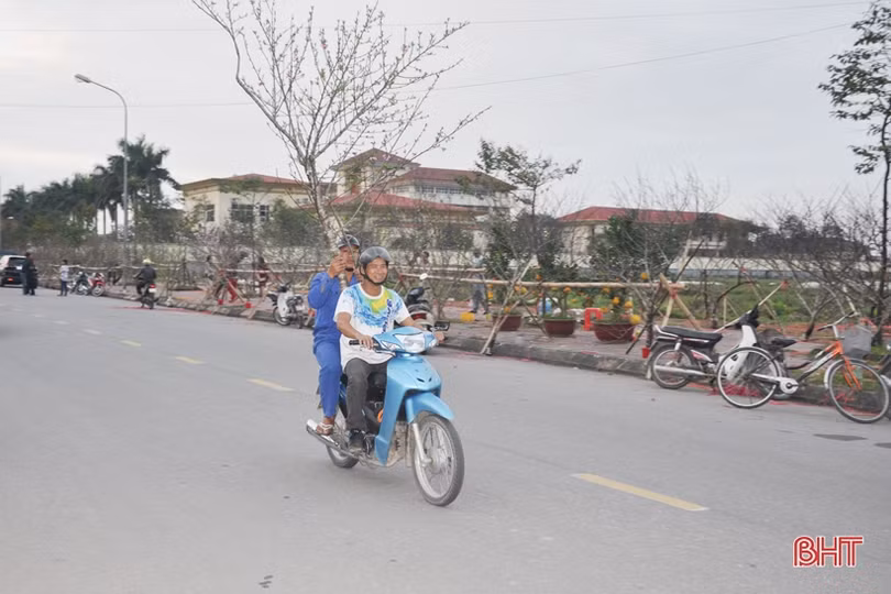 Cận cảnh những người chở Tết về nhà