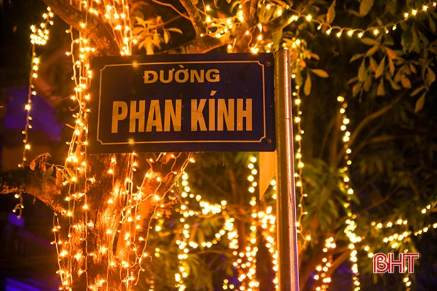 Thành Sen “lên đèn” sẵn sàng chào đón xuân Kỷ Hợi