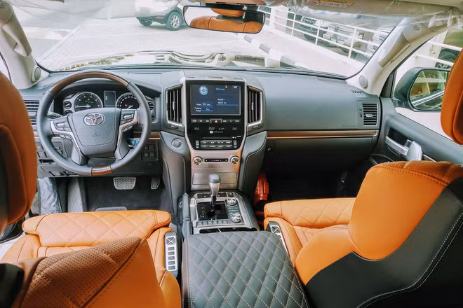 ‘Chuyên cơ’ Toyota Land Cruiser MBS gần 10 tỷ đồng đầu tiên về Việt Nam