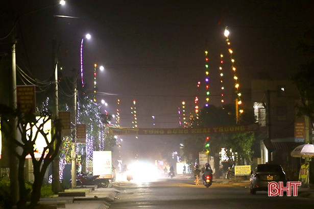 Thành Sen “lên đèn” sẵn sàng chào đón xuân Kỷ Hợi