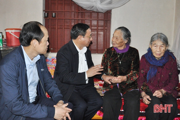 Bí thư Tỉnh ủy chúc tết gia đình chính sách, người có công TP Hà Tĩnh