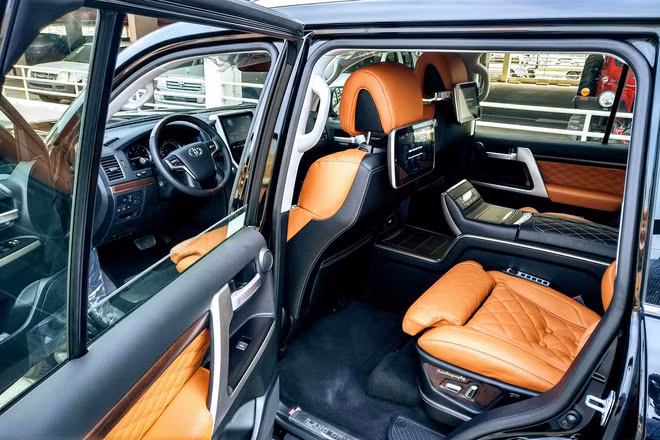 ‘Chuyên cơ’ Toyota Land Cruiser MBS gần 10 tỷ đồng đầu tiên về Việt Nam