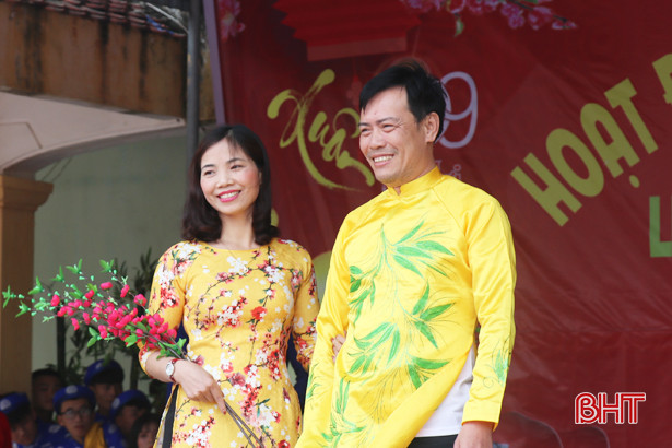 Ấn tượng lễ hội du xuân ở Trường THPT Nguyễn Du