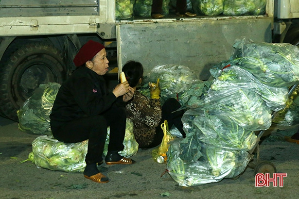 “Đêm trắng” ở chợ đầu mối Hà Tĩnh ngày áp Tết