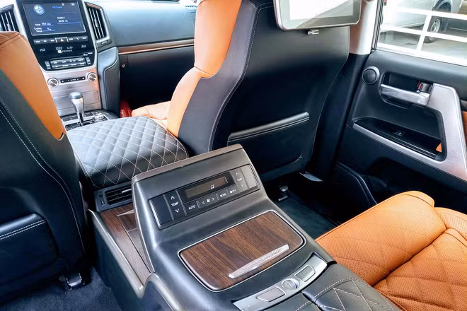 ‘Chuyên cơ’ Toyota Land Cruiser MBS gần 10 tỷ đồng đầu tiên về Việt Nam