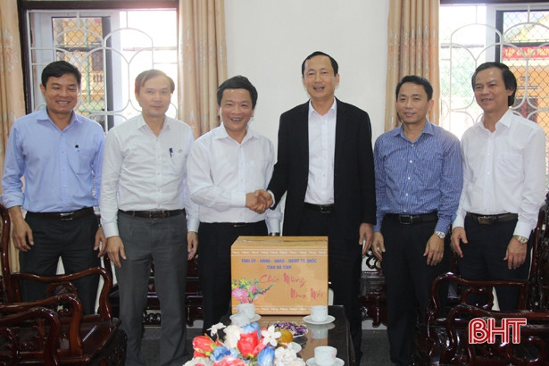 Vui xuân đón tết không quên nhiệm vụ bảo vệ rừng