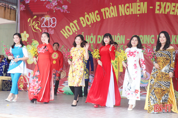 Ấn tượng lễ hội du xuân ở Trường THPT Nguyễn Du