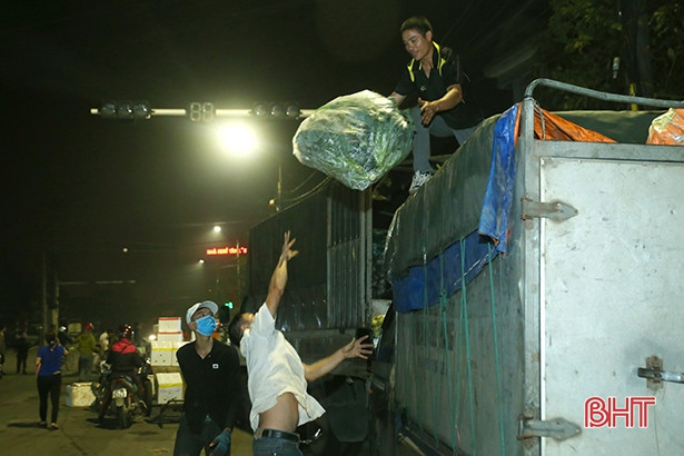 “Đêm trắng” ở chợ đầu mối Hà Tĩnh ngày áp Tết