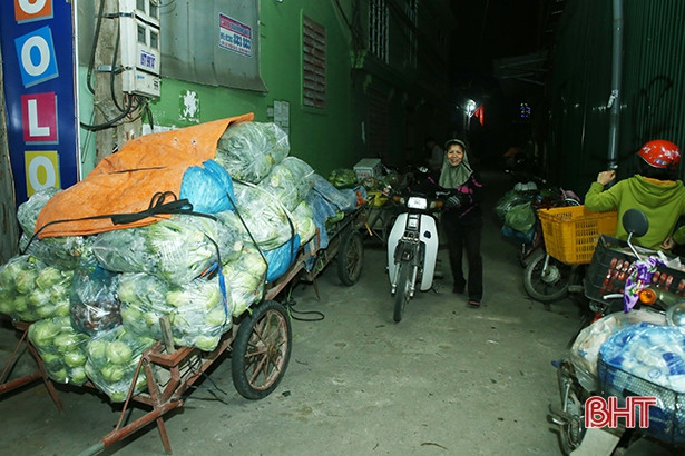 “Đêm trắng” ở chợ đầu mối Hà Tĩnh ngày áp Tết