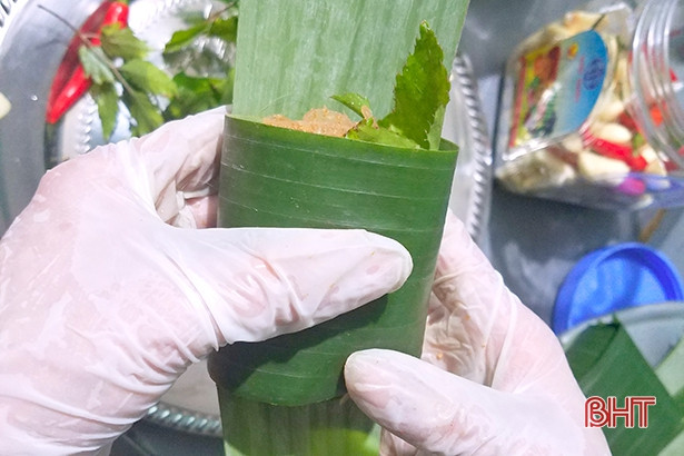 Học người Hà Tĩnh cách làm nem thính ăn tết