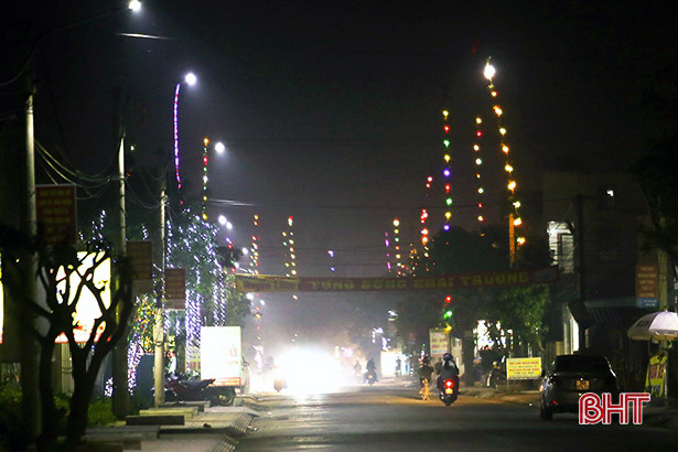 Cận cảnh 90 giàn pháo hoa tại TP Hà Tĩnh trước giờ khai hỏa