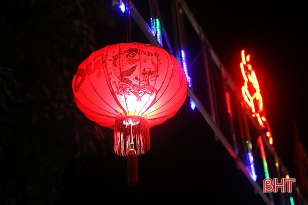 Thành Sen “lên đèn” sẵn sàng chào đón xuân Kỷ Hợi