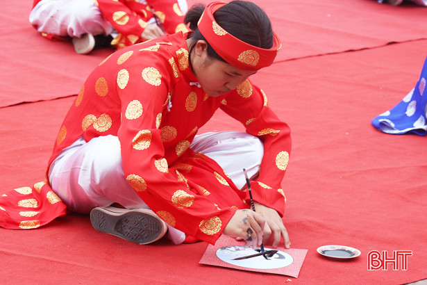 Ấn tượng lễ hội du xuân ở Trường THPT Nguyễn Du