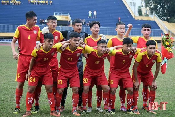 Tài năng bóng đá xa quê giao hữu với U19 Hồng Lĩnh Hà Tĩnh