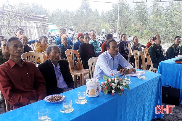 Bàn giao nhà tình nghĩa cho chiến sỹ dân quân hoàn cảnh khó khăn