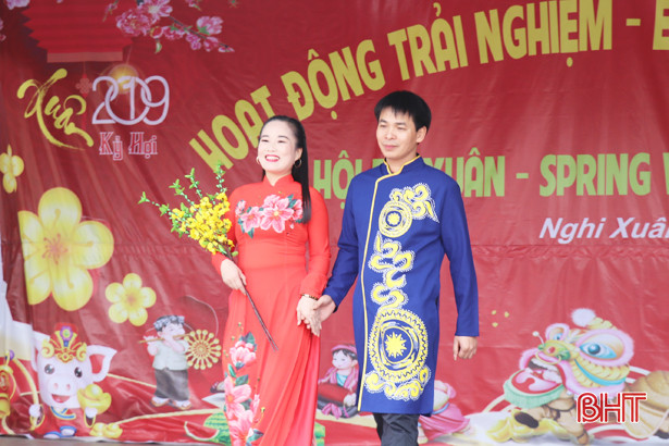 Ấn tượng lễ hội du xuân ở Trường THPT Nguyễn Du