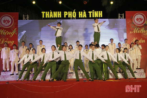 Đặc sắc đêm nghệ thuật “Sắc xuân dâng Đảng”