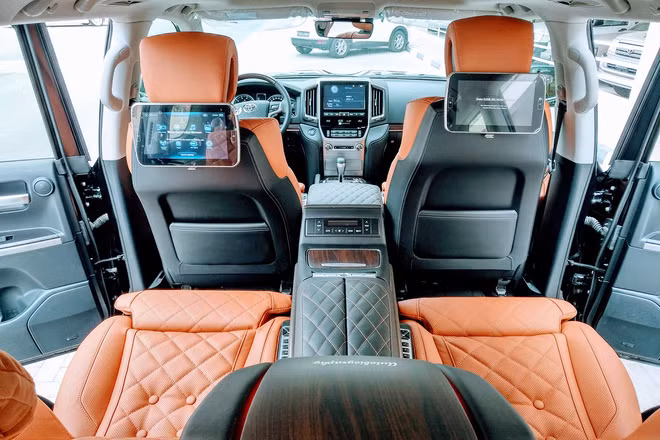 ‘Chuyên cơ’ Toyota Land Cruiser MBS gần 10 tỷ đồng đầu tiên về Việt Nam