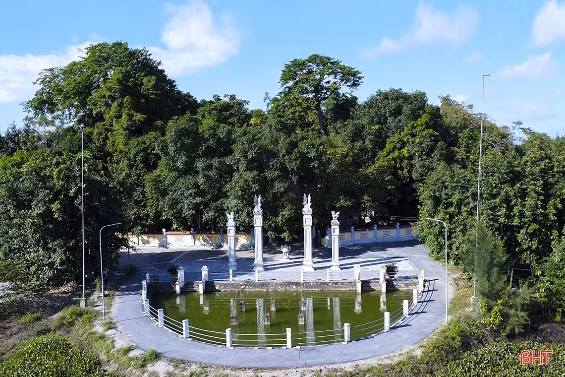 Thăm ngôi đền thiêng nghìn năm tuổi ở Hà Tĩnh