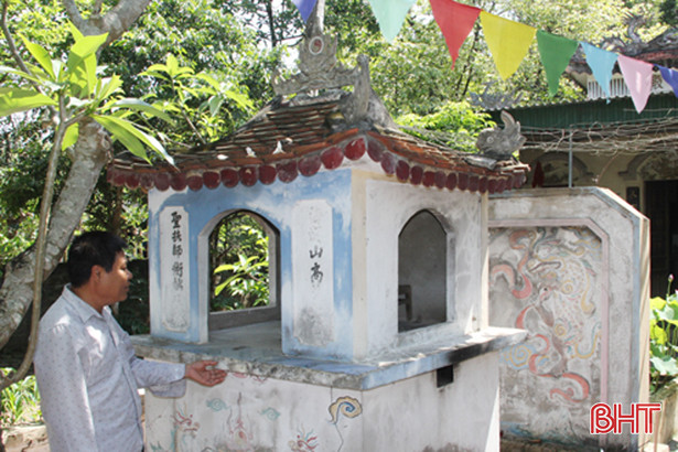 Thông Tin Liên Quan Đến Đền Xuân Yên: Lịch sử, Văn Hóa & Các Địa Điểm Lân Cận: Giới thiệu thông tin chung về Đền Xuân Yên, các hoạt động văn hóa tâm linh liên quan và các địa điểm tham quan, ăn uống gần đó.