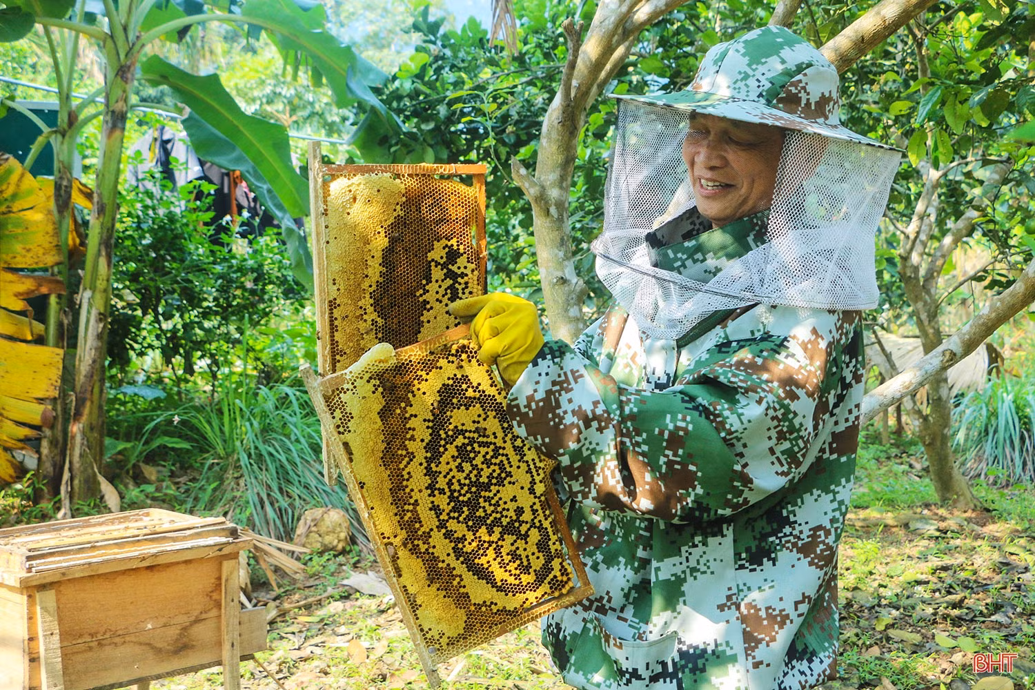 Người phụ nữ miền sơn cước Hà Tĩnh gần 20 năm “gánh” việc làng